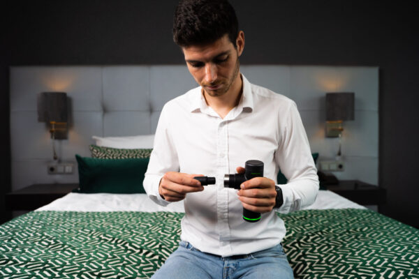 Massaazipustol-2-scaled-1 Massaažipüstol Tunturi MG30 Massage Gun Mini