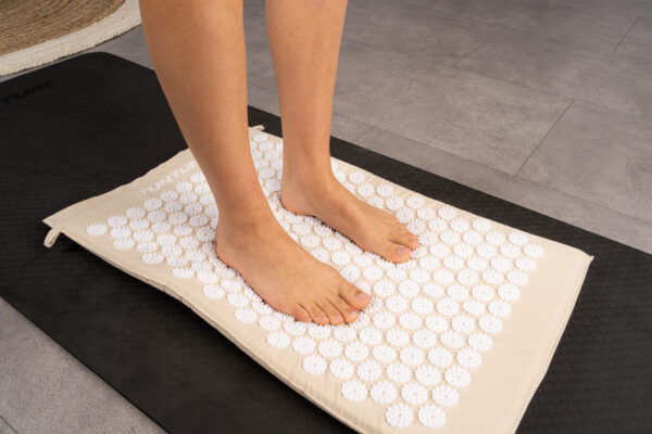 Punktimassaaži matt  ja padi Tunturi Acupressure Mat And Pillow, Beige