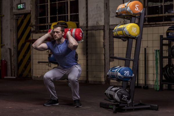 Raskuskott TUNTURI Strengthbag 15kg, punane