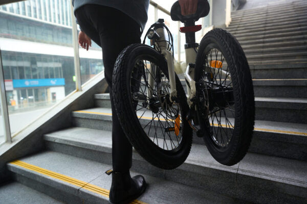 Kokkupandav elektrijalgratas ADO A20 AIR, hall