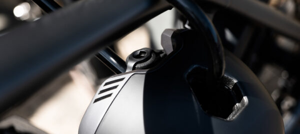 FEATURE IMAGE_LOCK HOLE Kiiver LAZER Cruizer, Matte Dark Grey (elektrijalgrattale) (L)